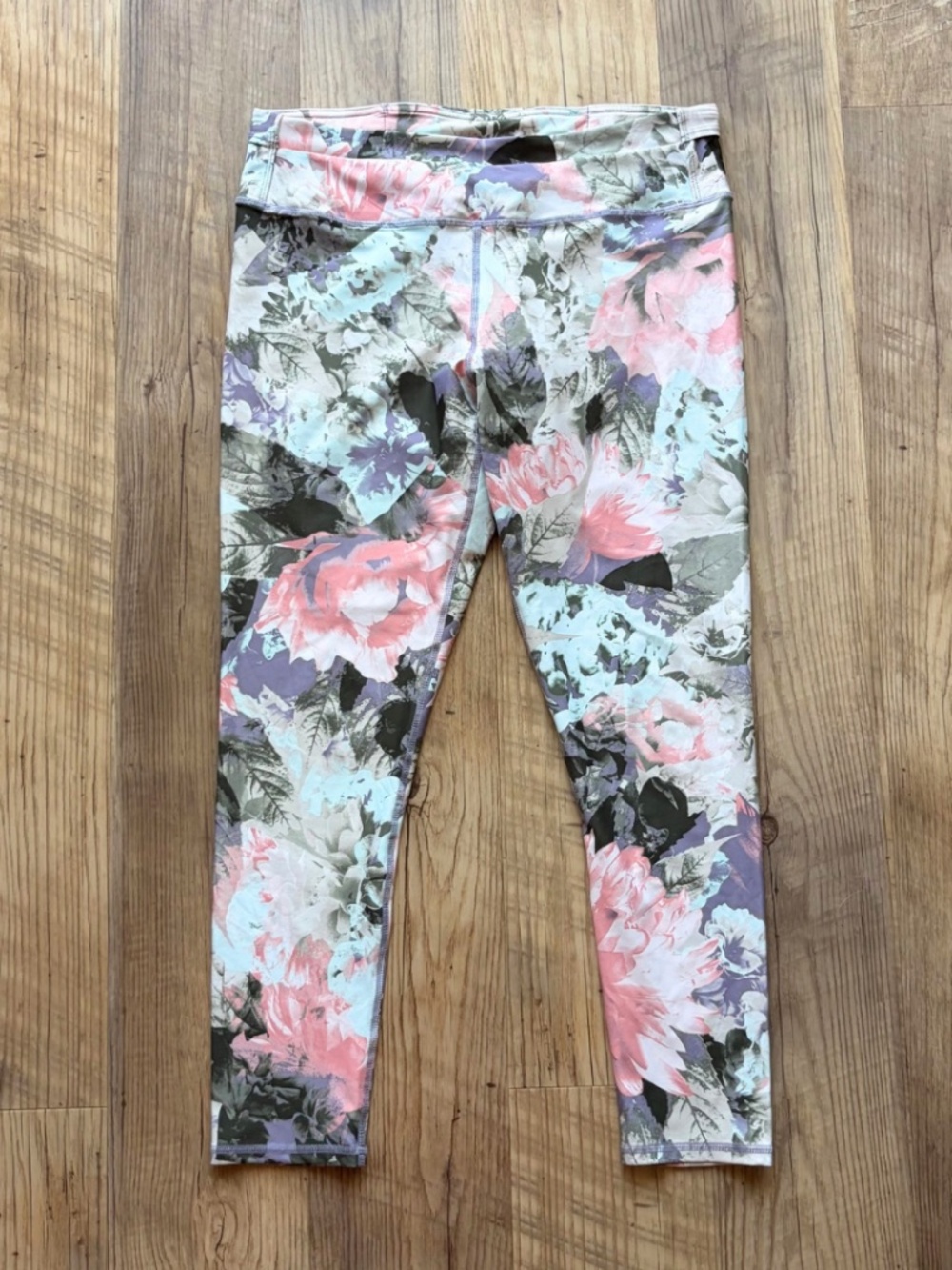 Fabletics Define PowerHold Mid-Rise Legging in Secret Garden